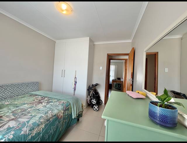 3 BEDROOM TOWNHOUSE FOR SALE IN JEFFREYS BAY CENTRAL
